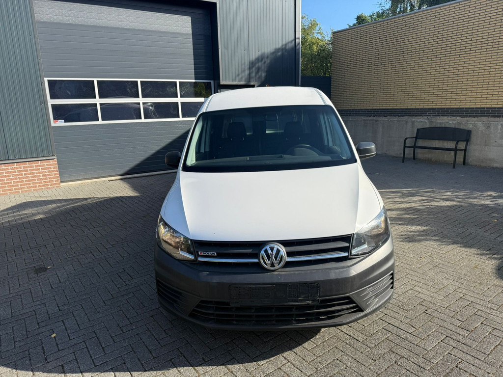 47349167-1.jpg