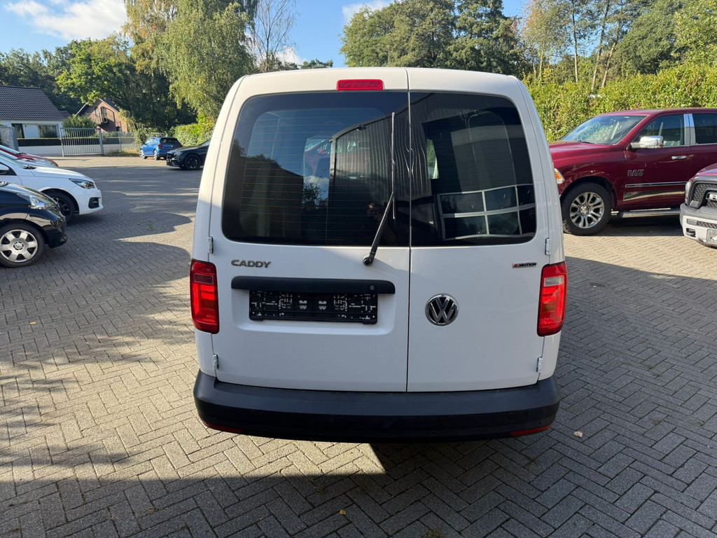 47349167-2.jpg
